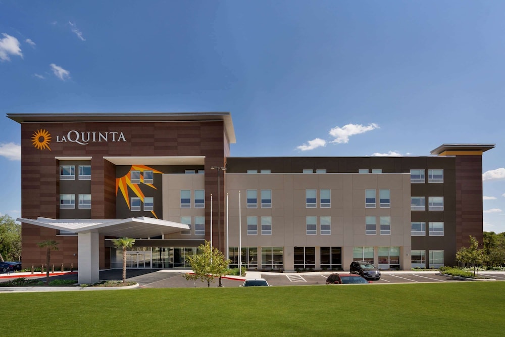 La Quinta Inn Suites By Wyndham San Antonio Seaworld Lafb 1/39