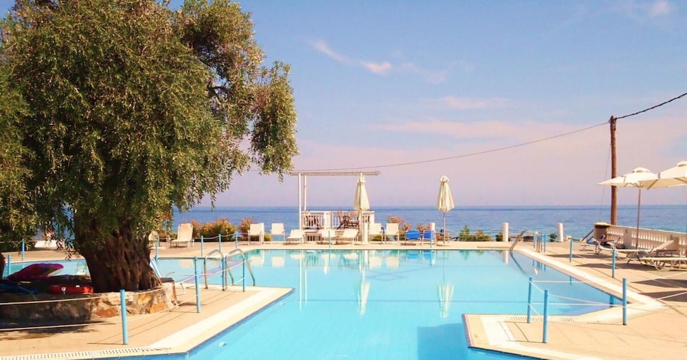 Maranton Beach Hotel 39/55