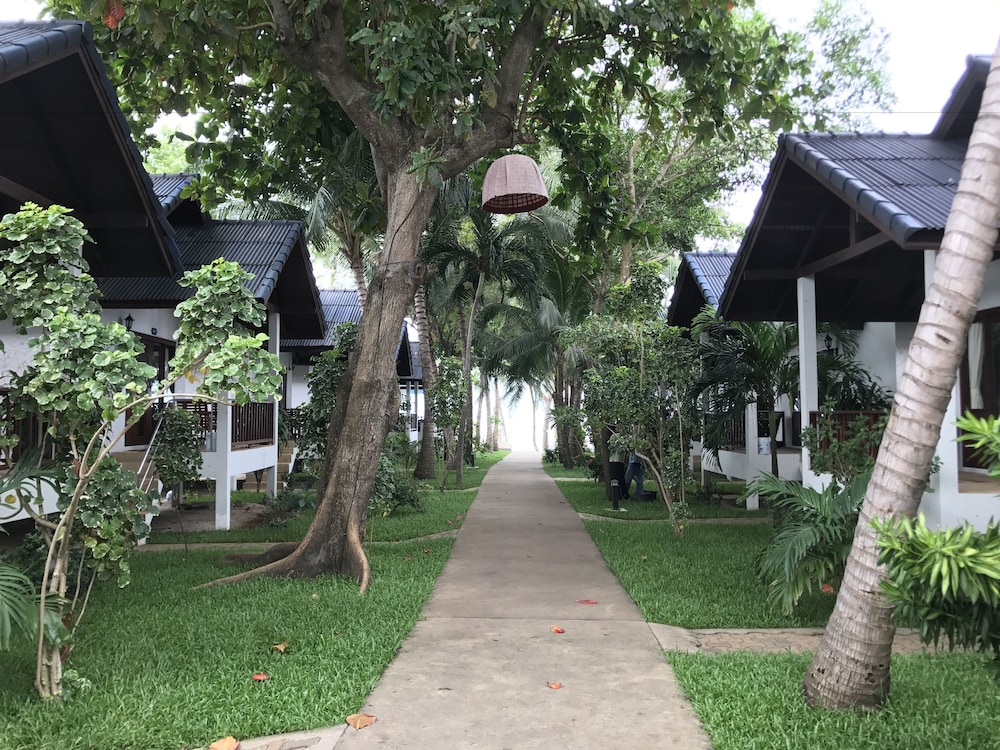 Marina Beach Resort 60/65