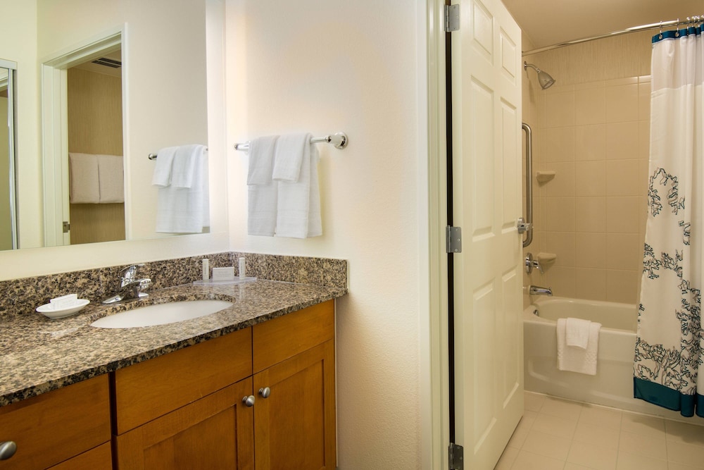 جناح بسرير كينج بغرفة نوم واحدة مع أريكة، Residence Inn by Marriott Fort Lauderdale SW/Miramar 2/6