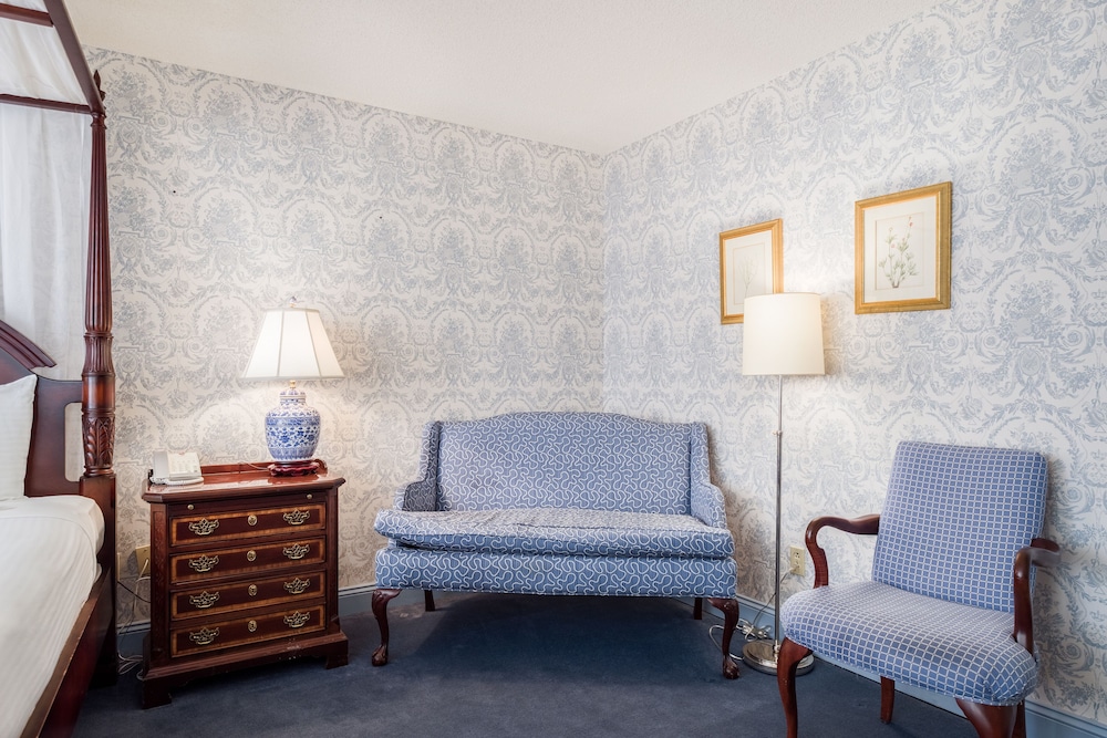 The Farmington Inn &amp; Suites 33/54