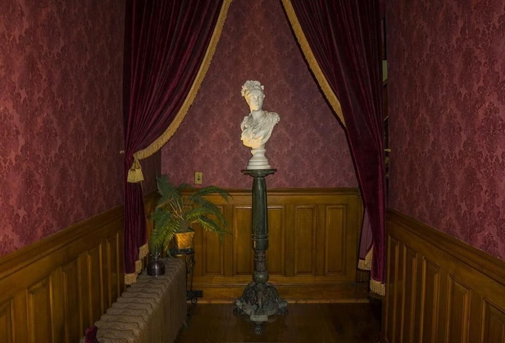 Alexander Mansion Historic Bed and Breakfast 24/48