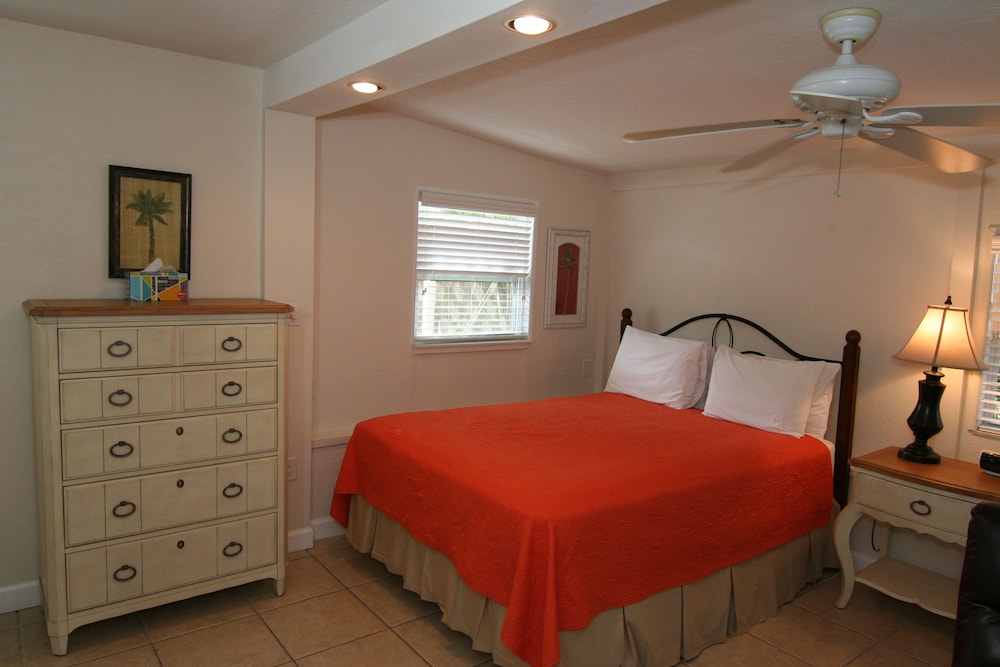 Tropical Villas of Venice Beach 16/71