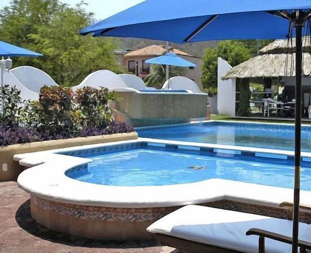 Canadian Resorts Huatulco 28/30