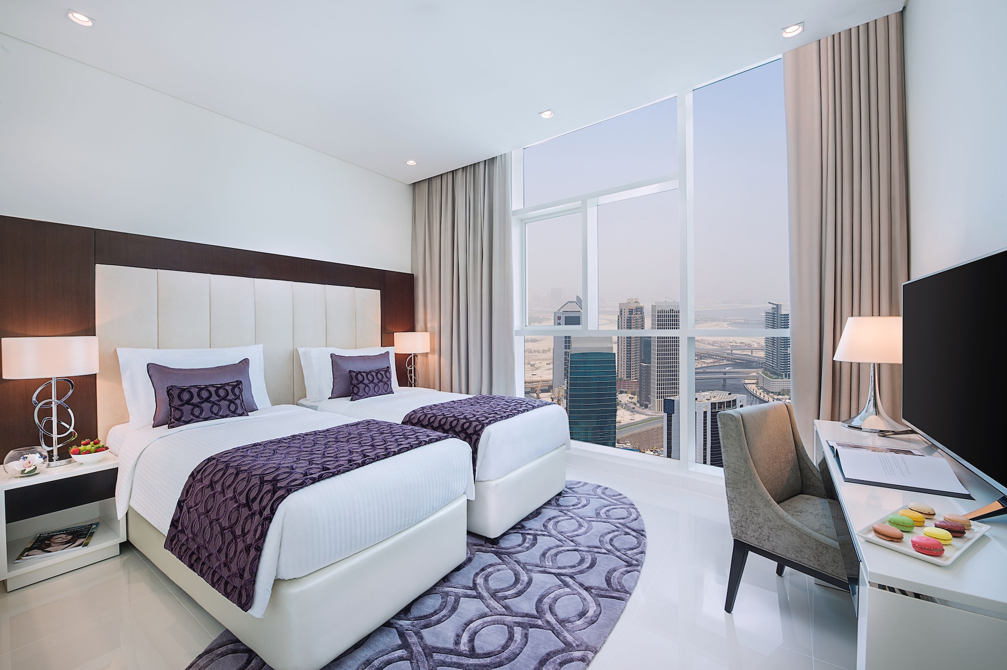 2 BEDROOMS, SUITE, DOWNTOWN VIEW