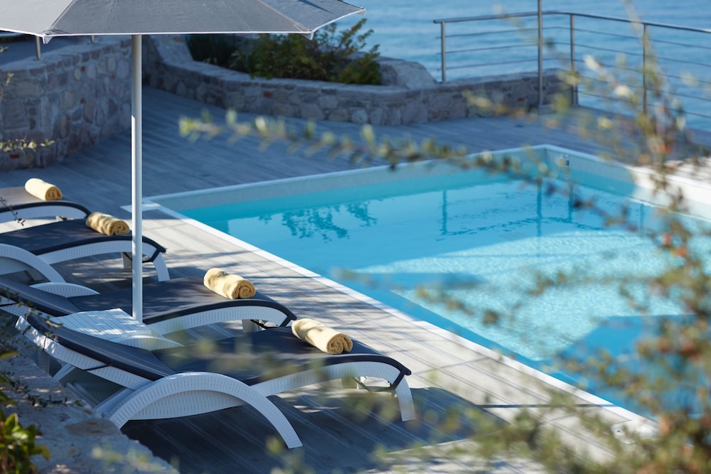 Eleia Seafront Villas 16/50