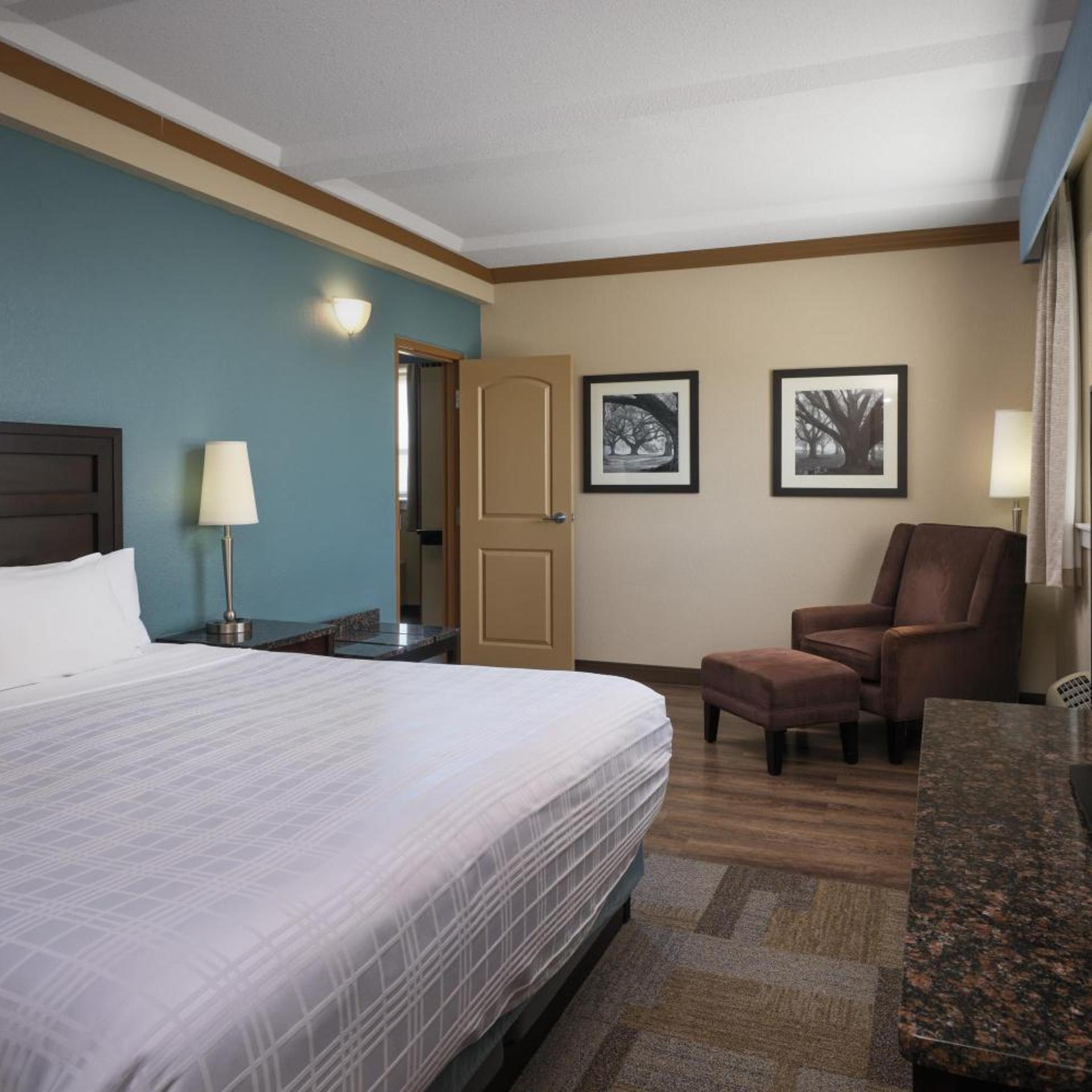 Premier, Suite, King Bed, with View, Sofa