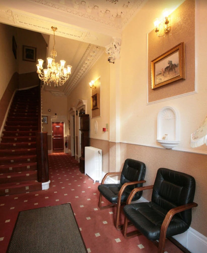 CLIFTON HOTEL 31/43