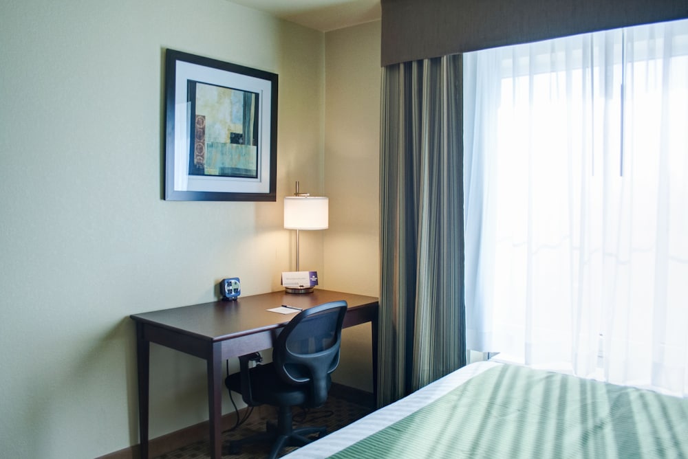 Cobblestone Hotel & Suites - Jefferson 12/39