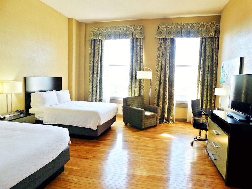 HOLIDAY INN EXPRESS CLEVELAND DOWNTOWN 12/59