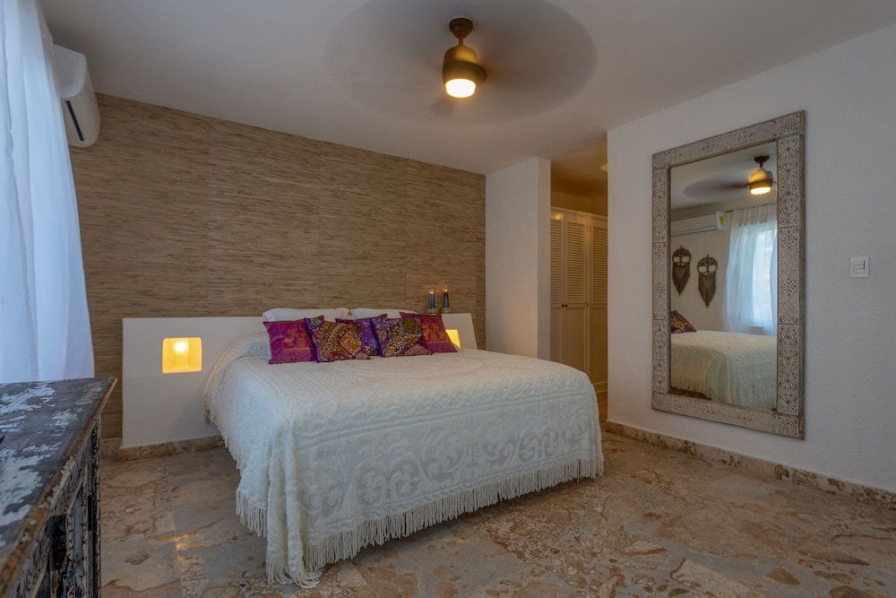 Lotus Beach Hotel 8/49