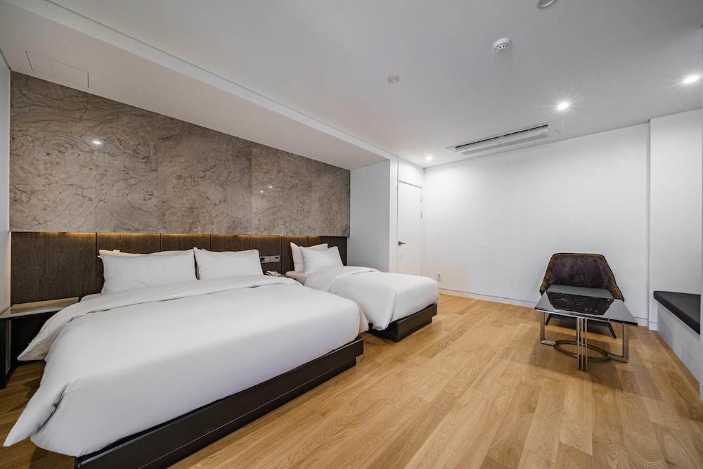 PREMIUM, TWIN BEDS, TERRACE