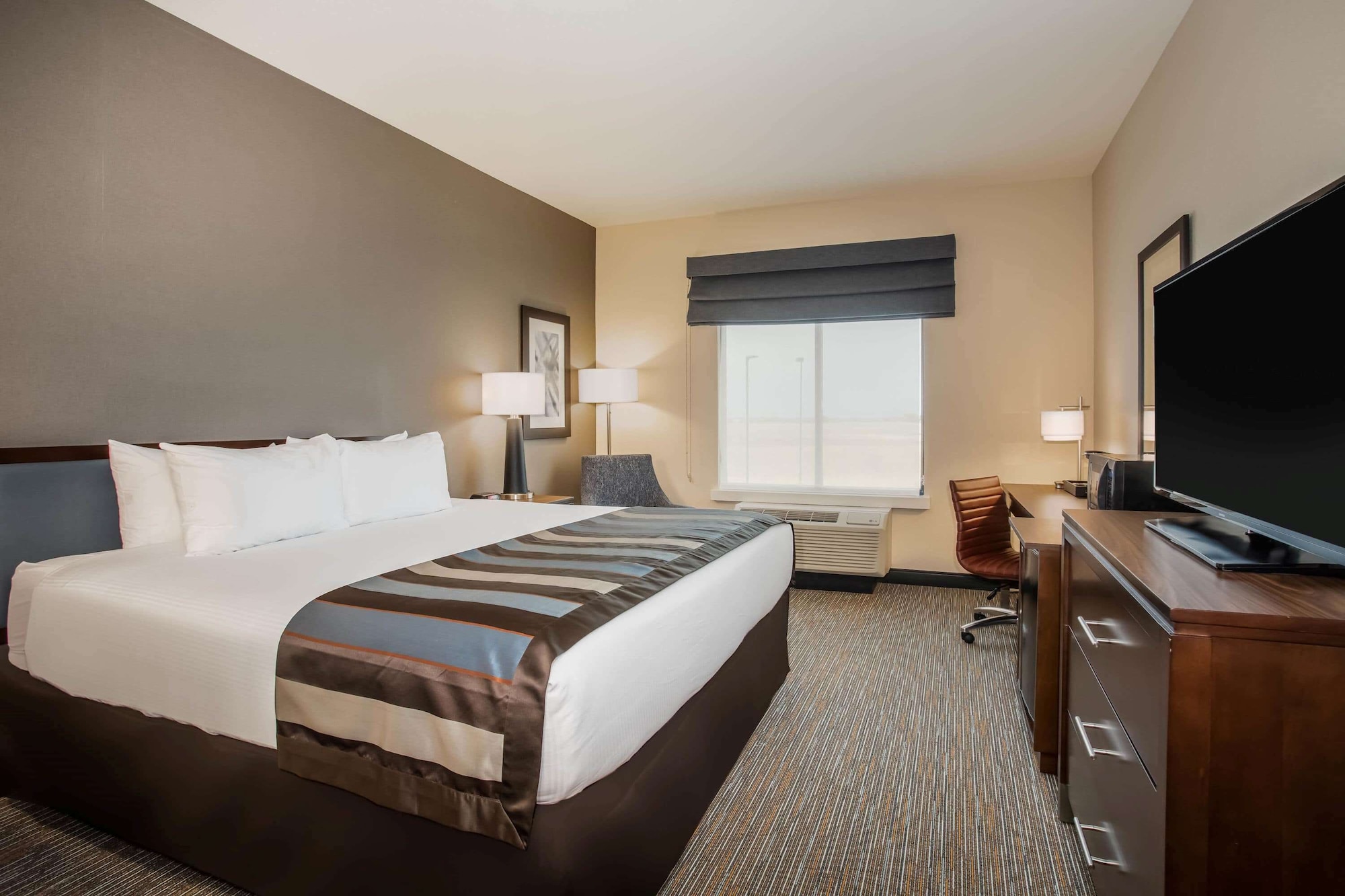 Suite, King Bed, Accessible