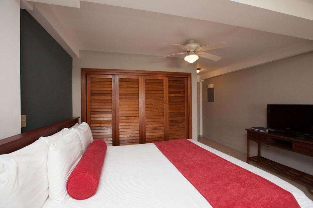 Tropical Suites Hotel 24/67