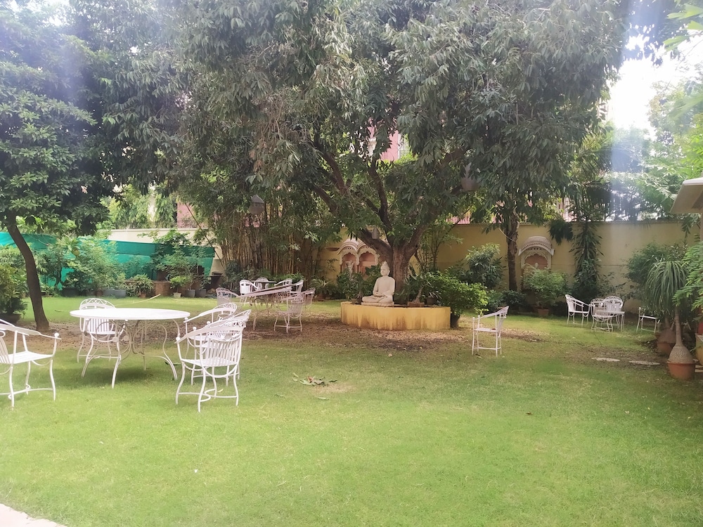 Anuraag Villa 61/65