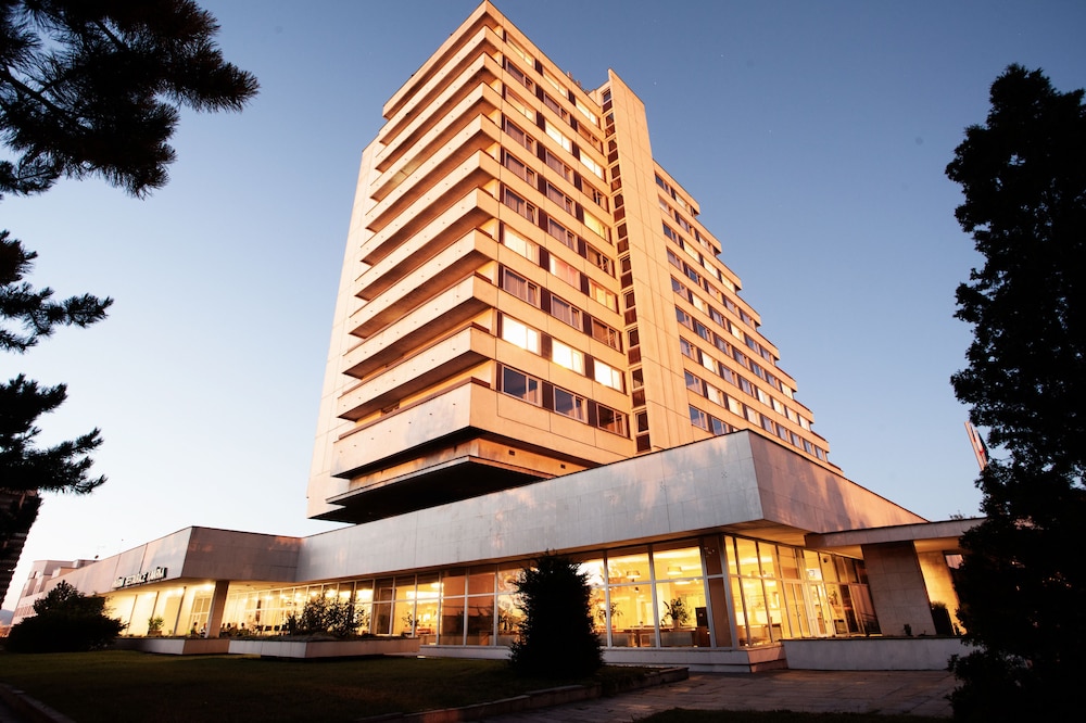 Hotel Cascade Most 4/59