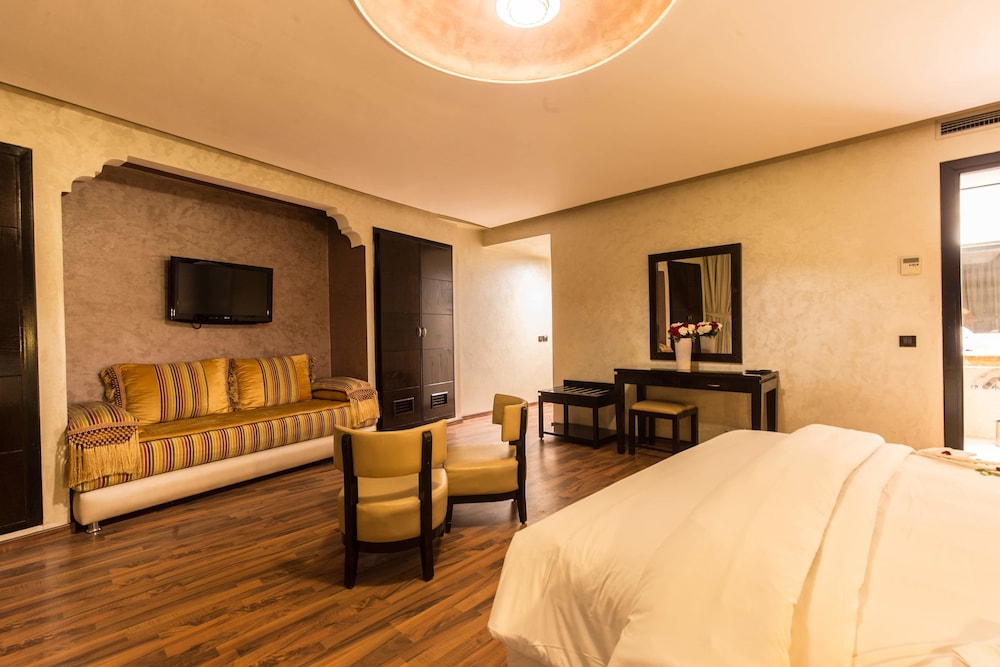Hotel Almas 12/50