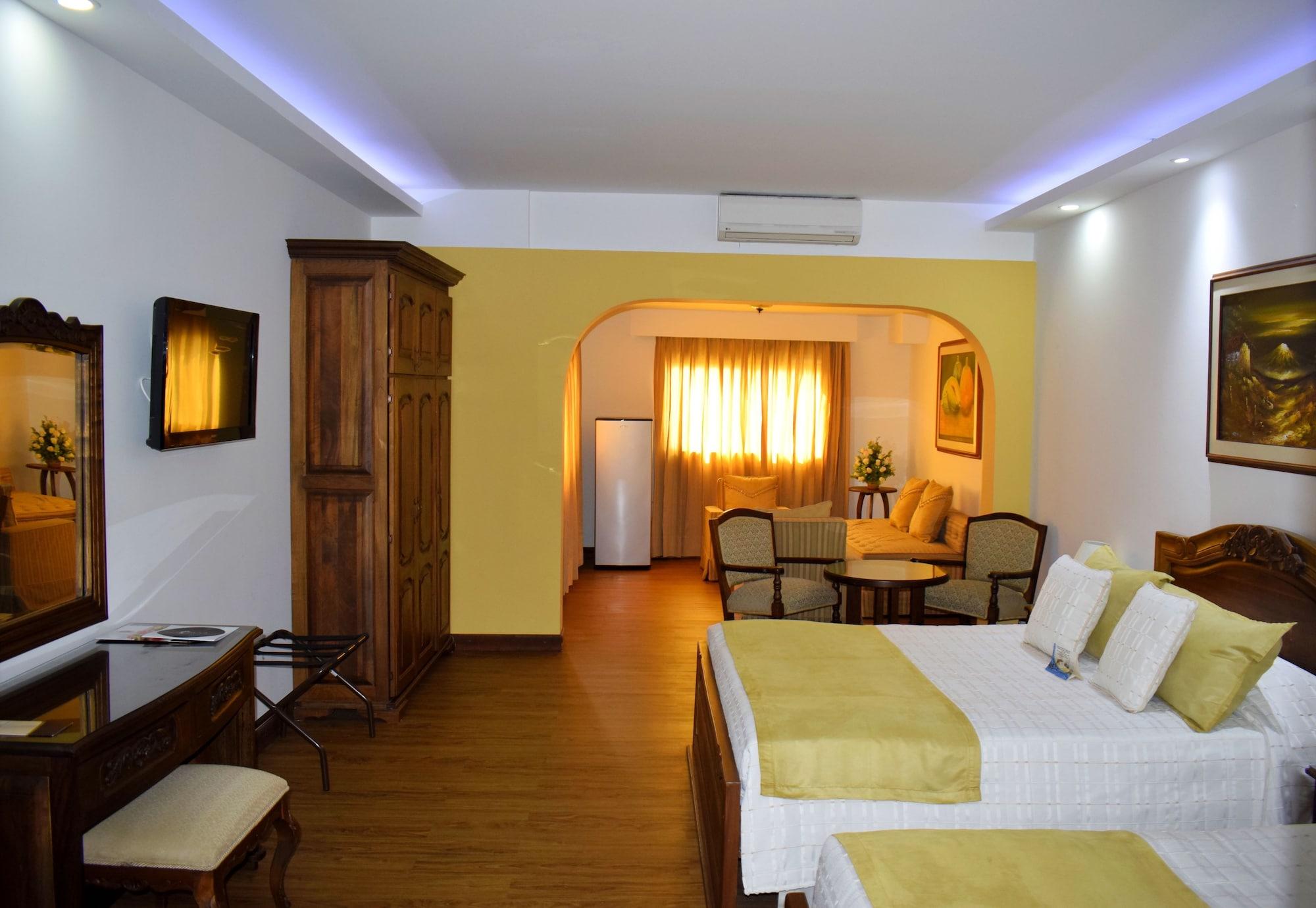 Traditional, Multiple Beds