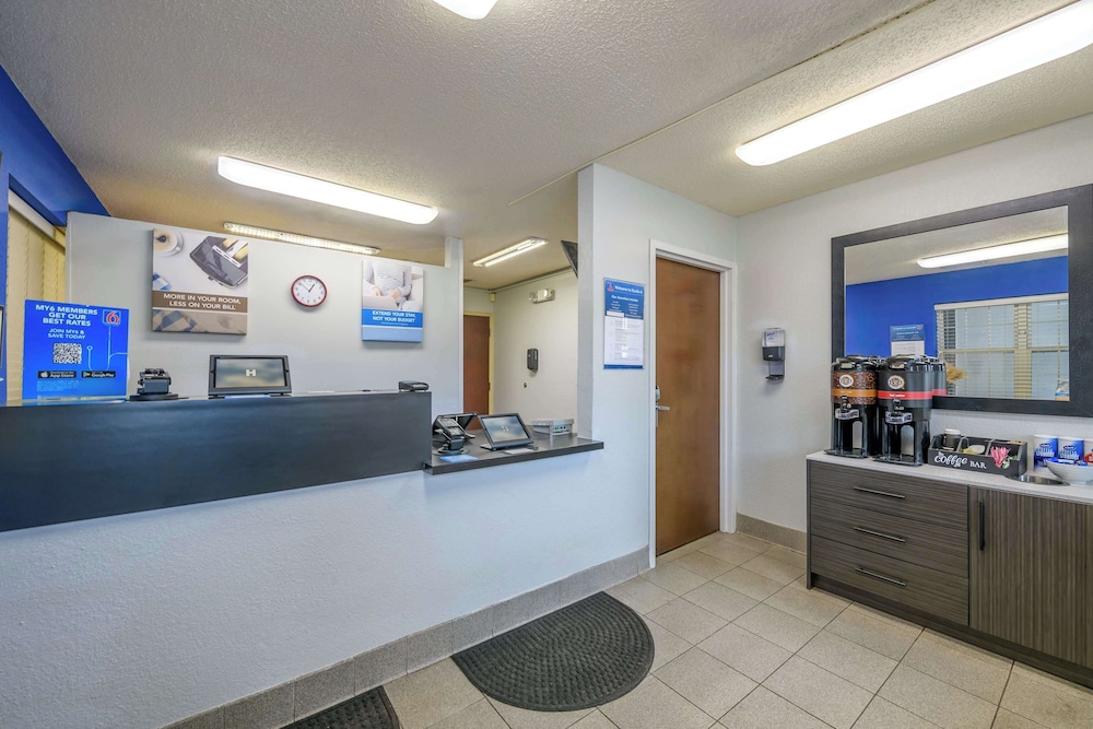 Lobby at Motel6 Columbus, GA - Columbus Airport, COLUMBUS - GA