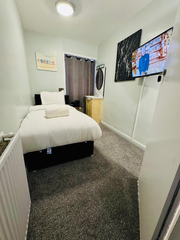Kirkdale Hotel 19/30