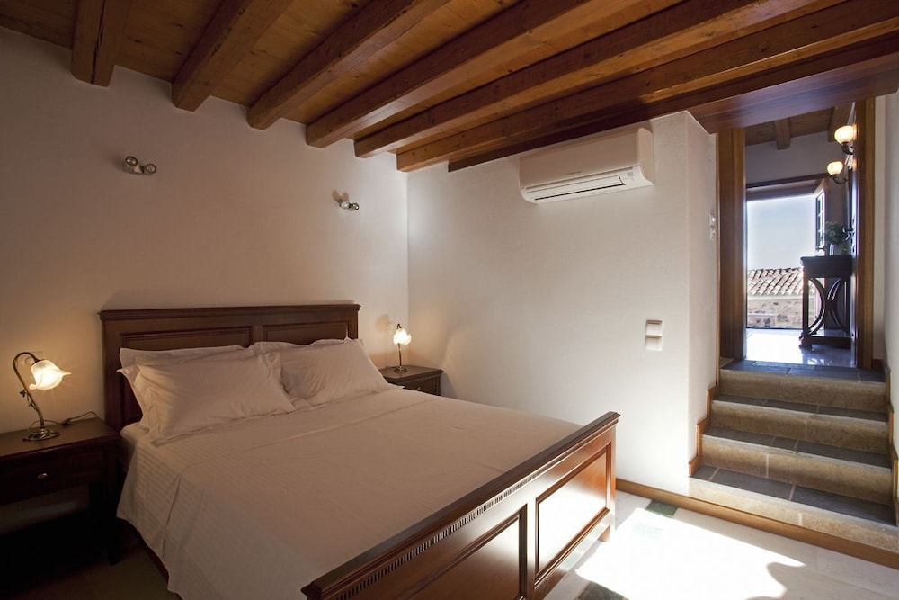 Likinia Hotel 9/50