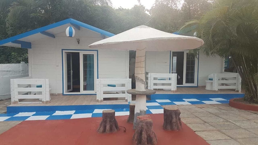 Paradise Village Resort 7/66