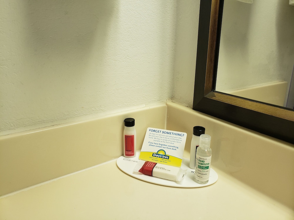Days Inn by Wyndham Lake Village 20/43