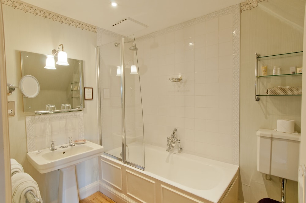 Hartwell House Amp Spa 66/70
