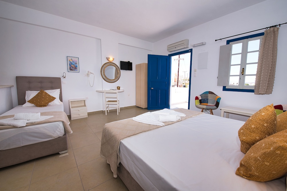 Thira S Dolphin Hotel 11/72