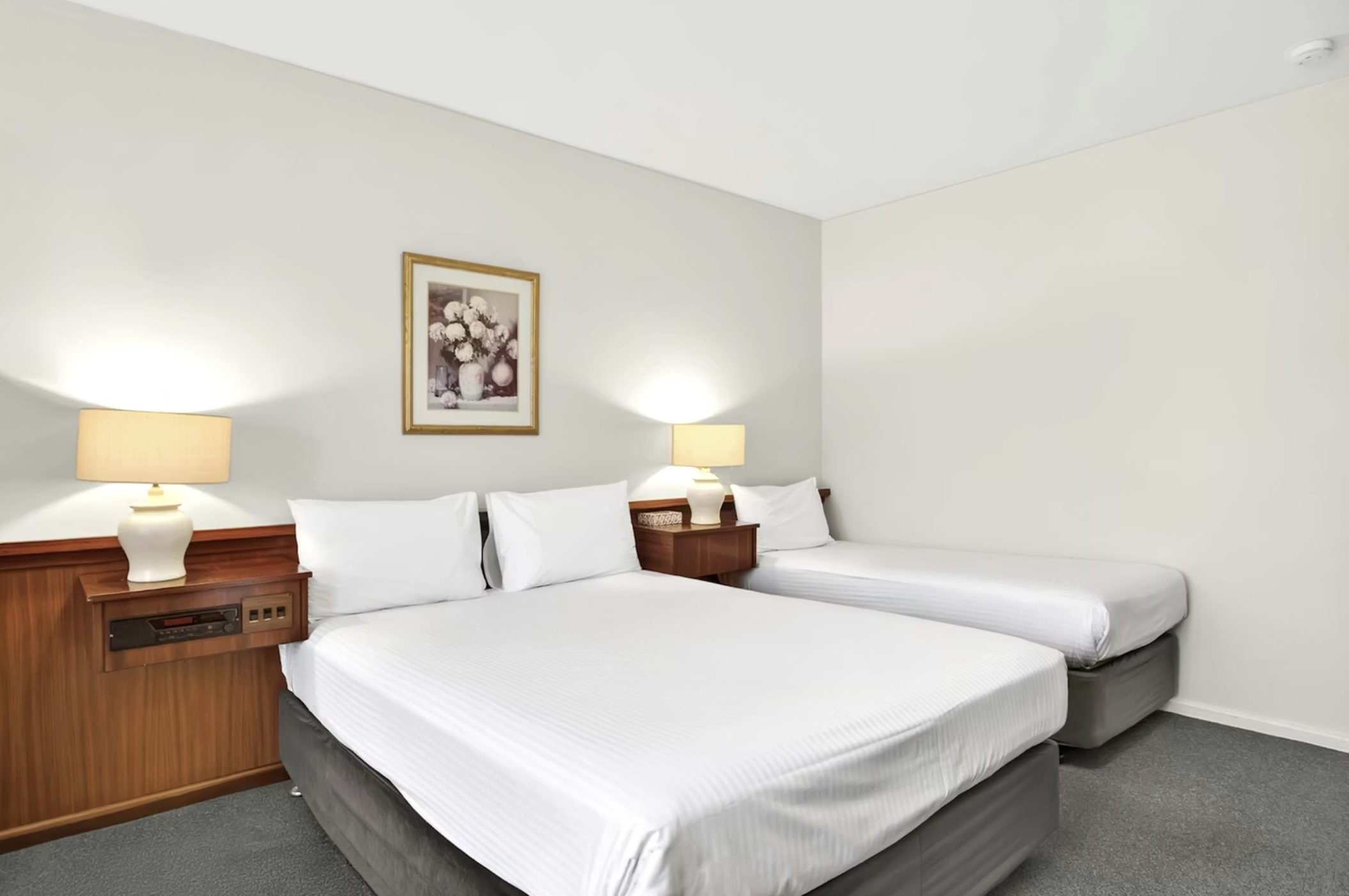 Clifton Motel & Grittleton Lodge (ex The Clifton) 7/25