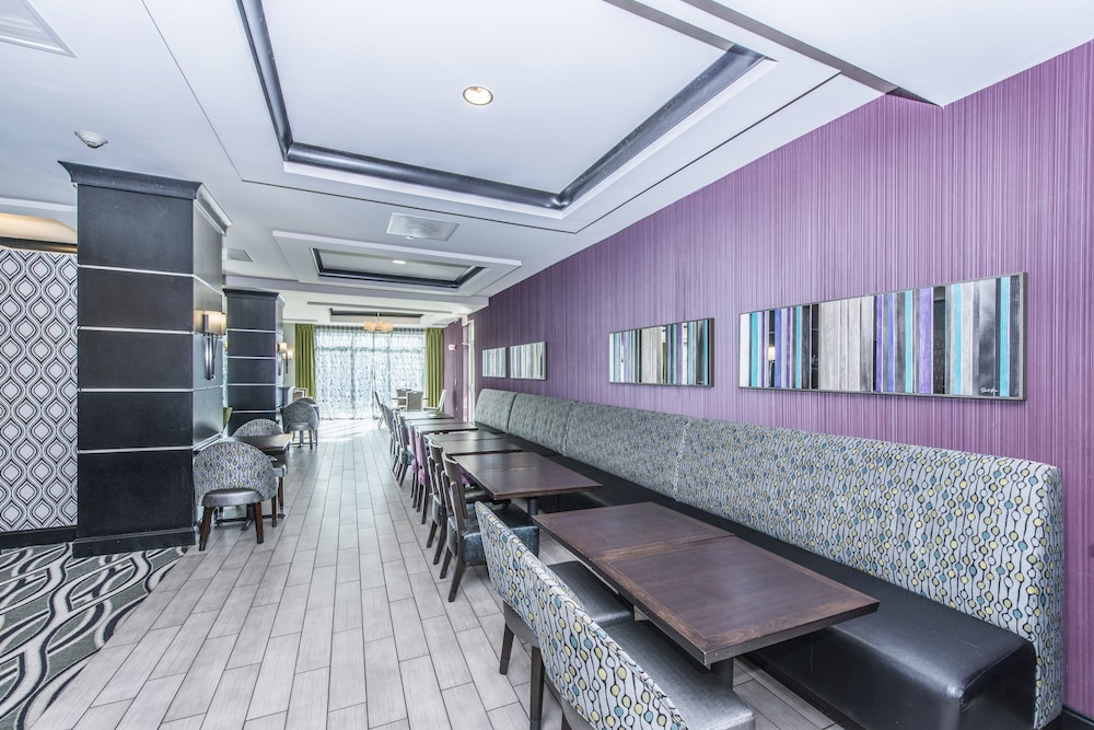 Holiday Inn Express Hotel And Suites Charleston Arpt Conv Ctr Area 57/67
