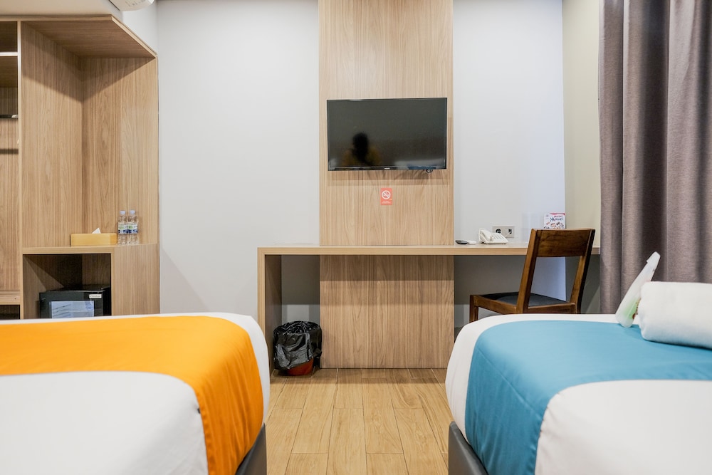 Sans Hotel Puri Indah Jakarta 25/62