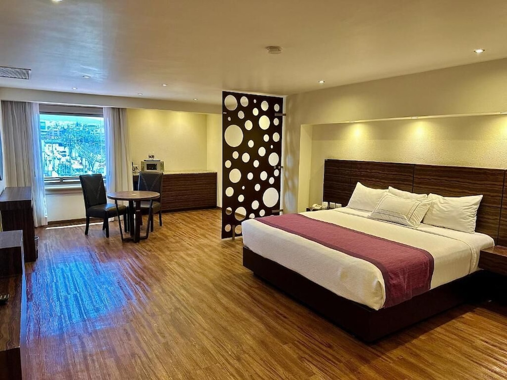 1 BEDROOM, MASTER, LUXURY, SUITE, PRIVATE BATHROOM