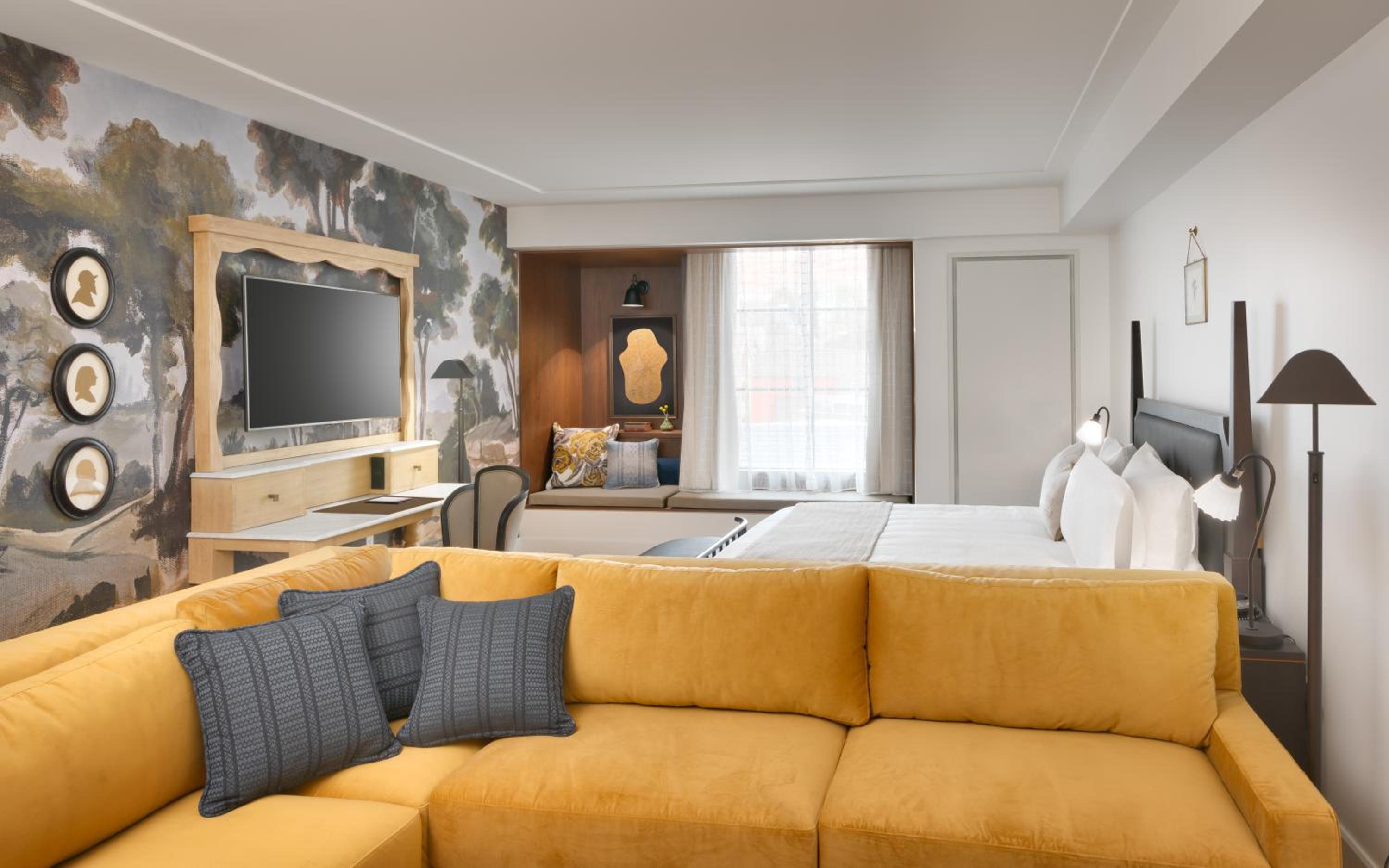 1 Bedroom, Suite, King Bed, City View