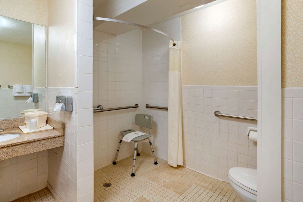 Quality Inn Fredericksburg Near Historic Downtown 24/44