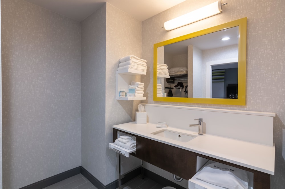 Hampton Inn & Suites Dallas East TX 19/45