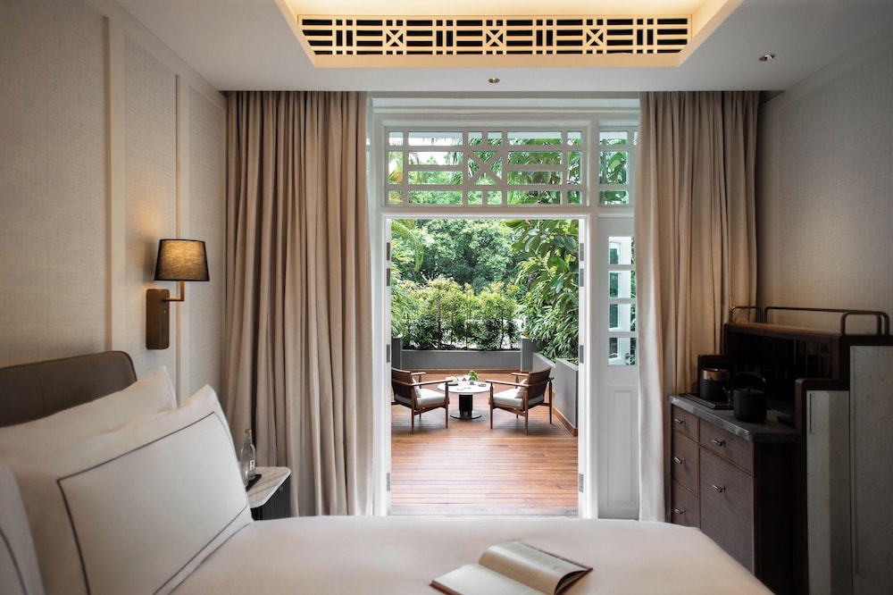 DELUXE, KING BED, PATIO