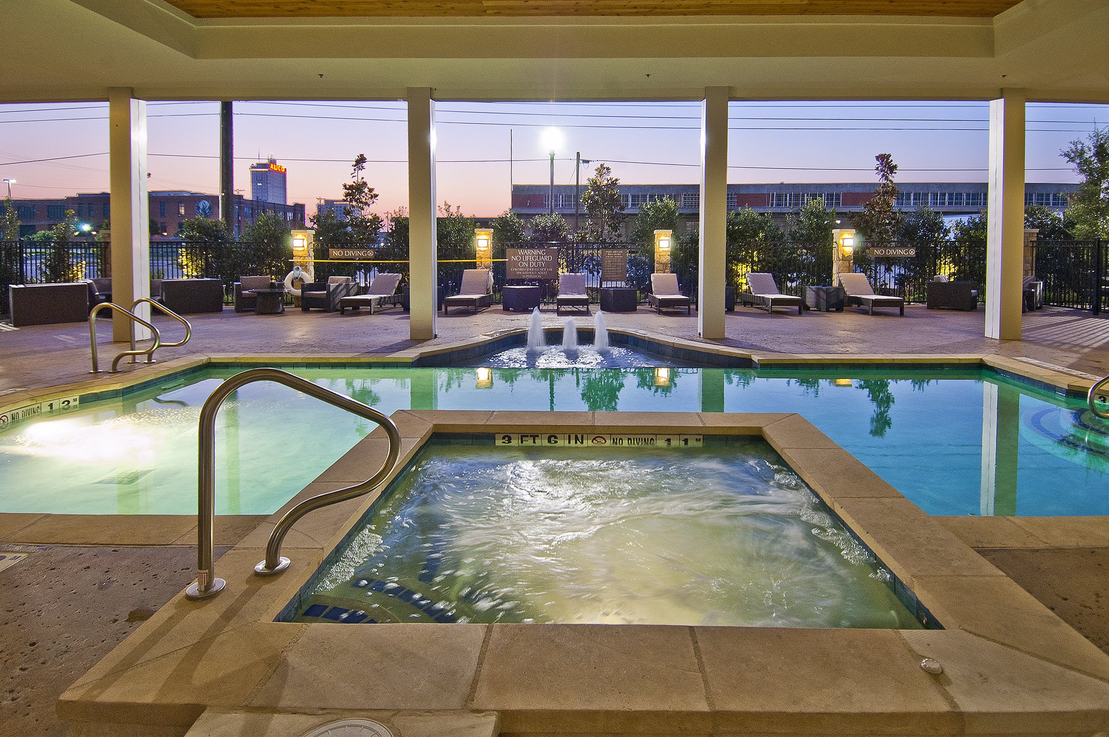 Hotel Indigo Waco Baylor 39/76