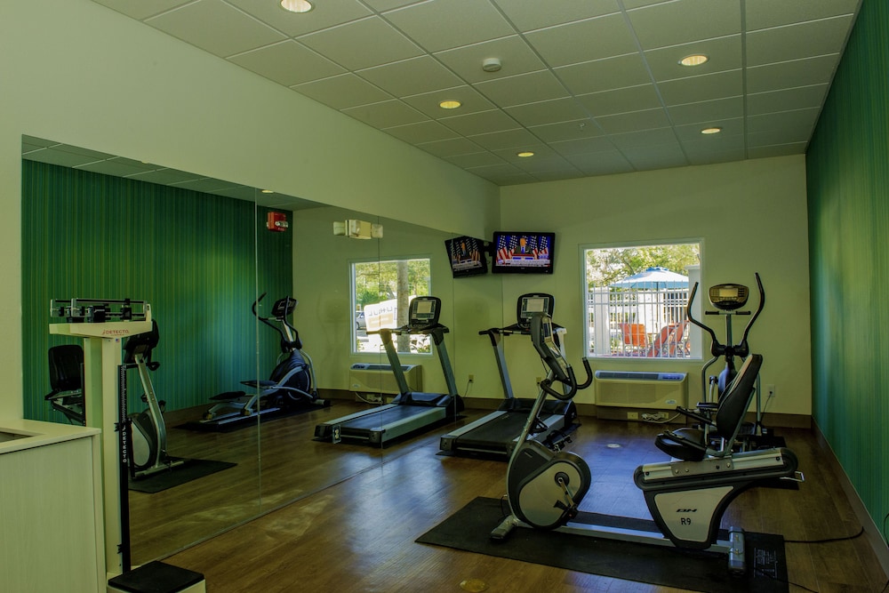Holiday Inn Express and Suites St. Petersburg North (I-275), an IHG Hotel 36/58