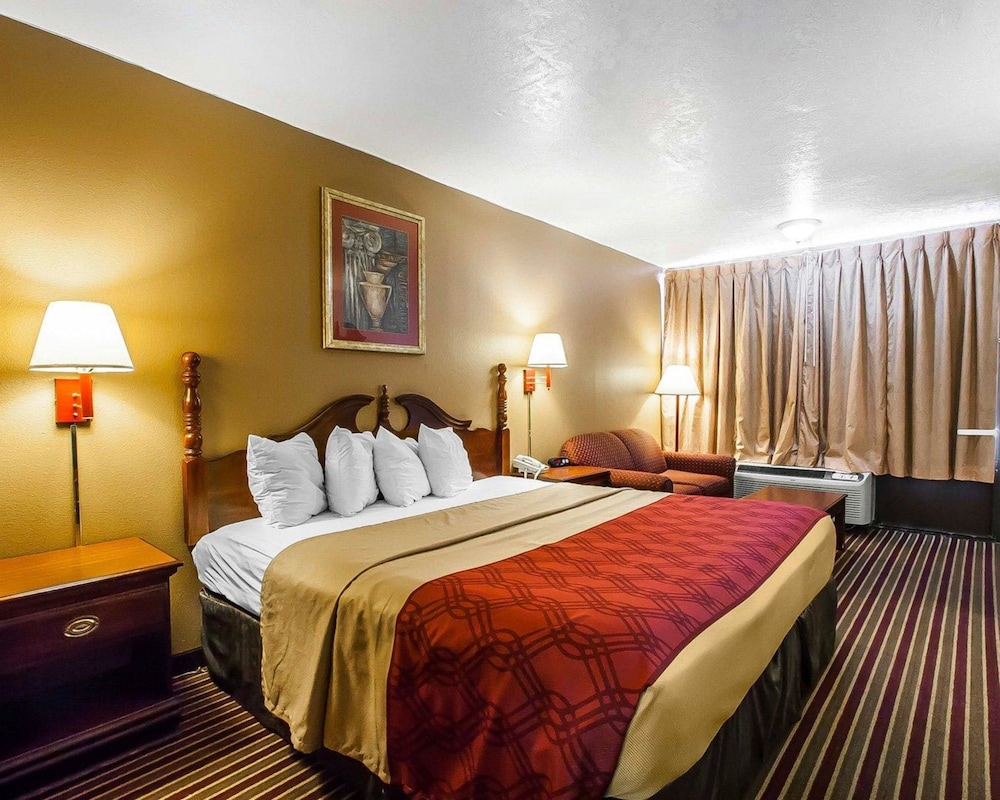 Econo Lodge Dyersburg I-155 17/27