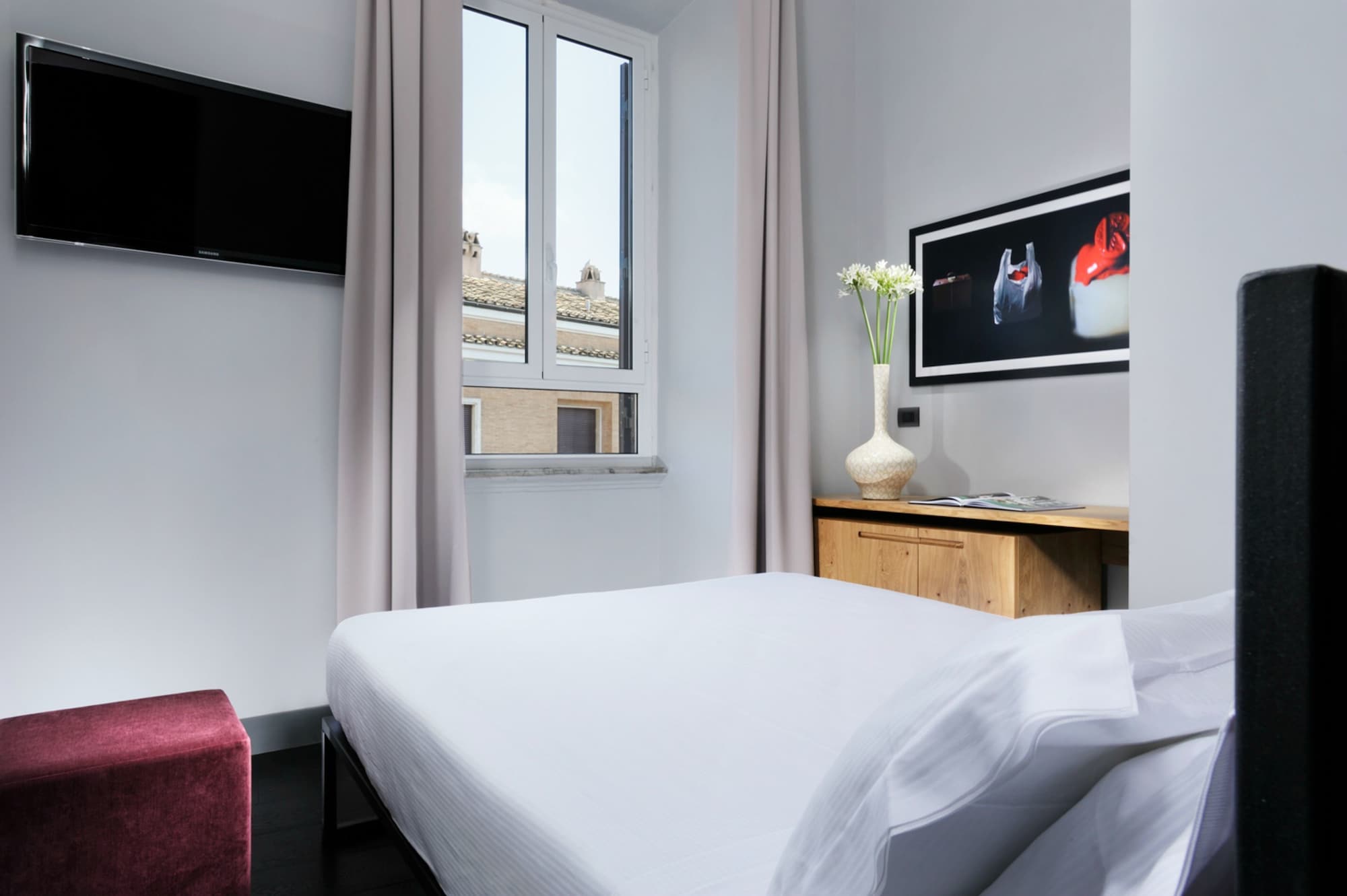 DELUXE, LARGE SINGLE BED