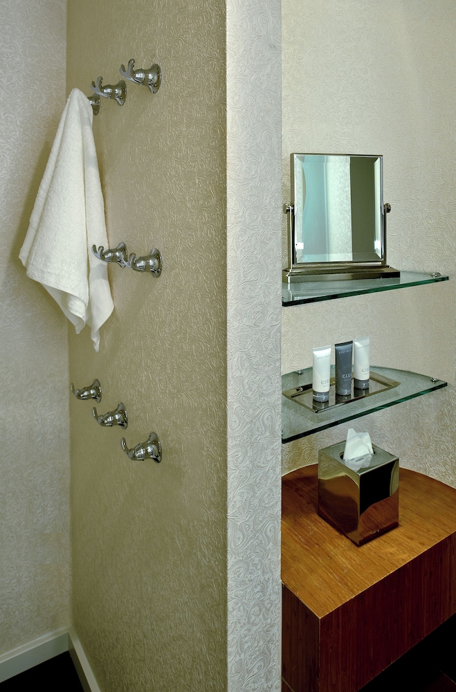 The Valorian Los Angeles, Curio Collection by Hilton 84/87