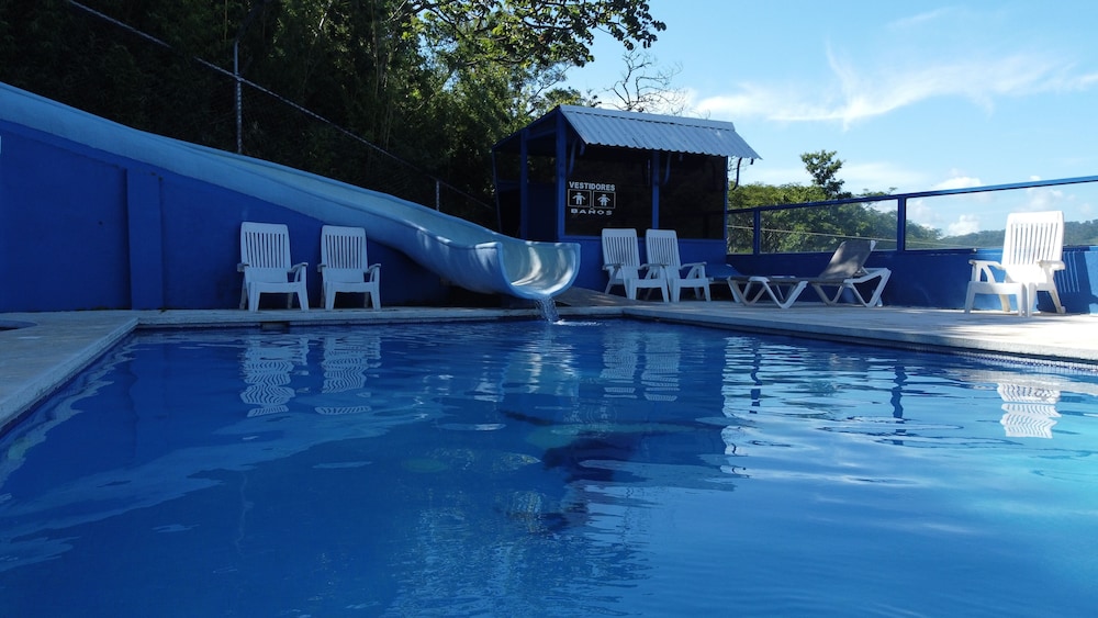 Cielo Azul Resort Hotel 33/34