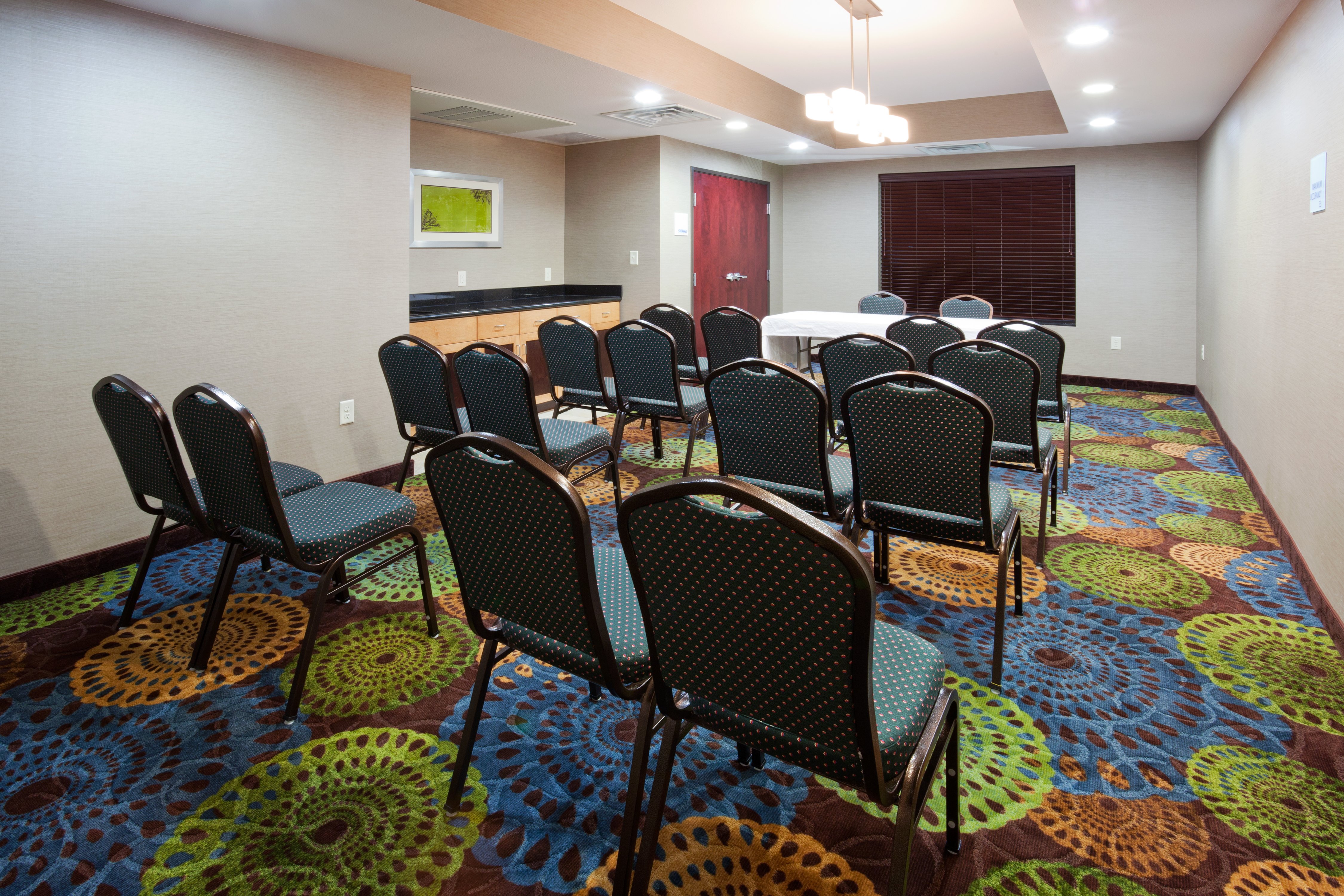 Holiday Inn Express Hotel Suites Rochester 47/51