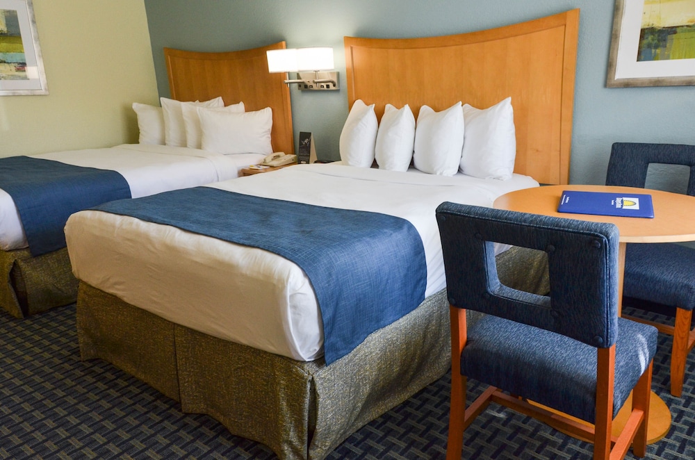 Days Inn By Wyndham Cocoa Beach Port Canaveral 22/44