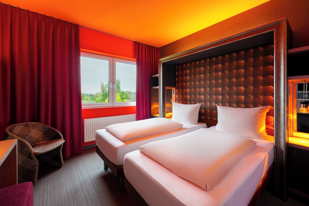 BUSINESS, SINGLE BED