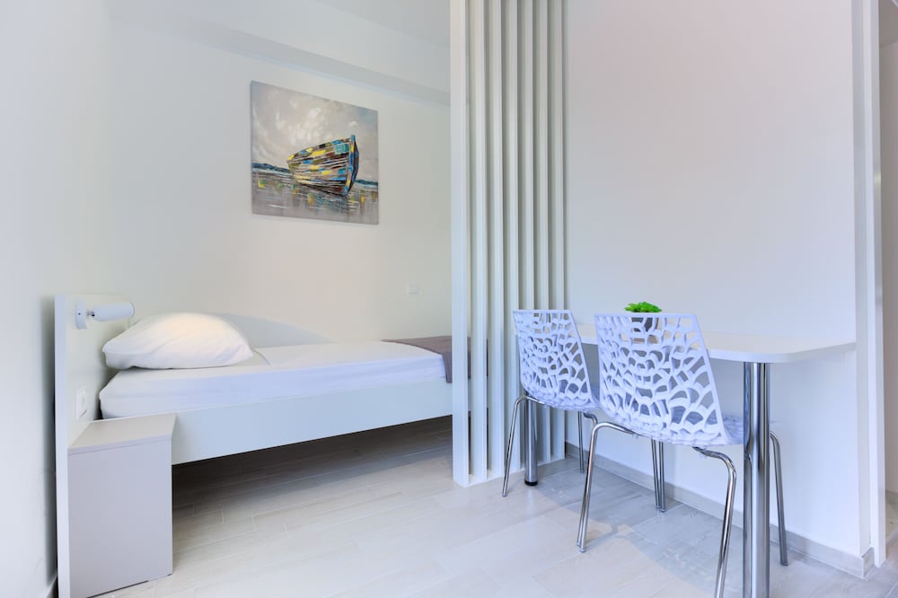 Stipe Aparthotel 22/81
