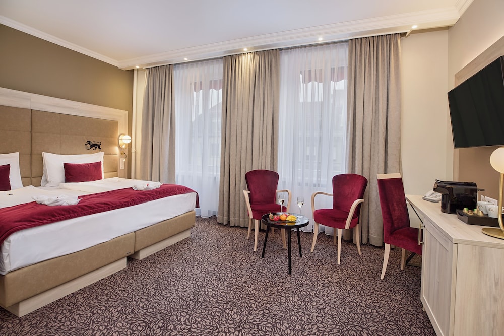 DELUXE, DOUBLE BED