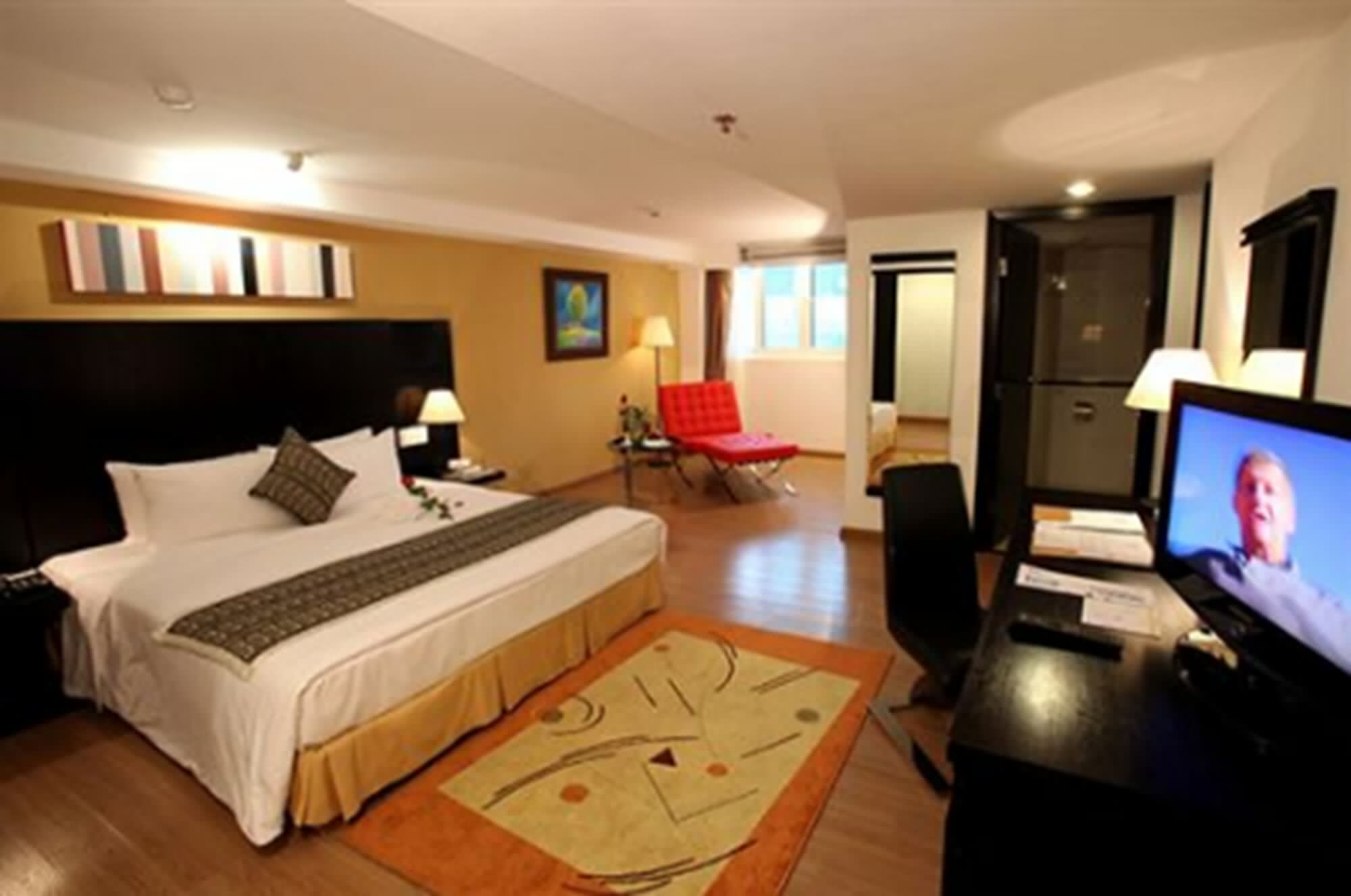 1 BEDROOM, SUITE
