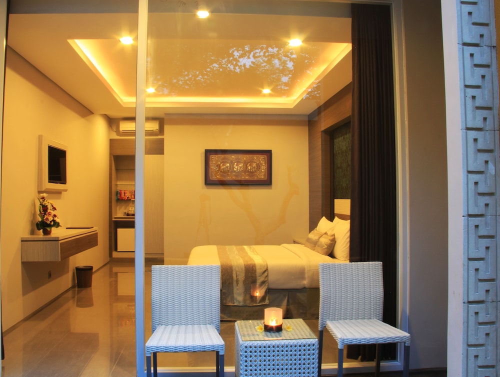 Transera Kamini Legian Hotel 8/28
